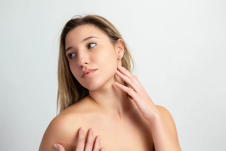 A woman with her hands on her ideal jawline.
